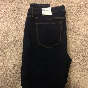✨NEVER WORN MIDRISE OLD NAVY ROCKSTAR JEAN✨